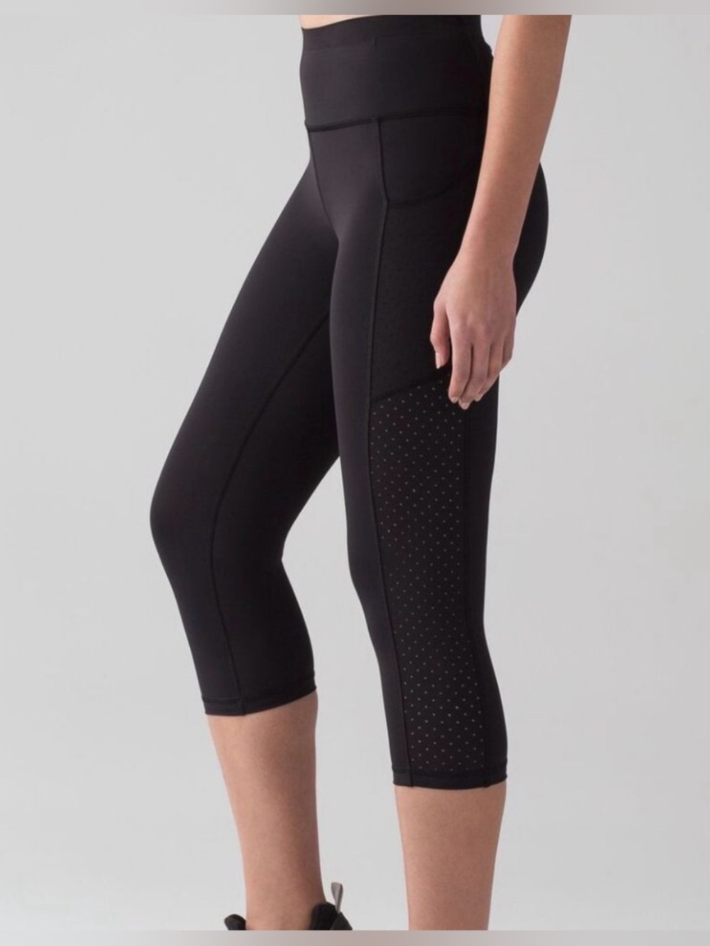 Lululemon Mind Over Miles Crop 17" Leggings- Black, Size 4- Side pockets- EUC